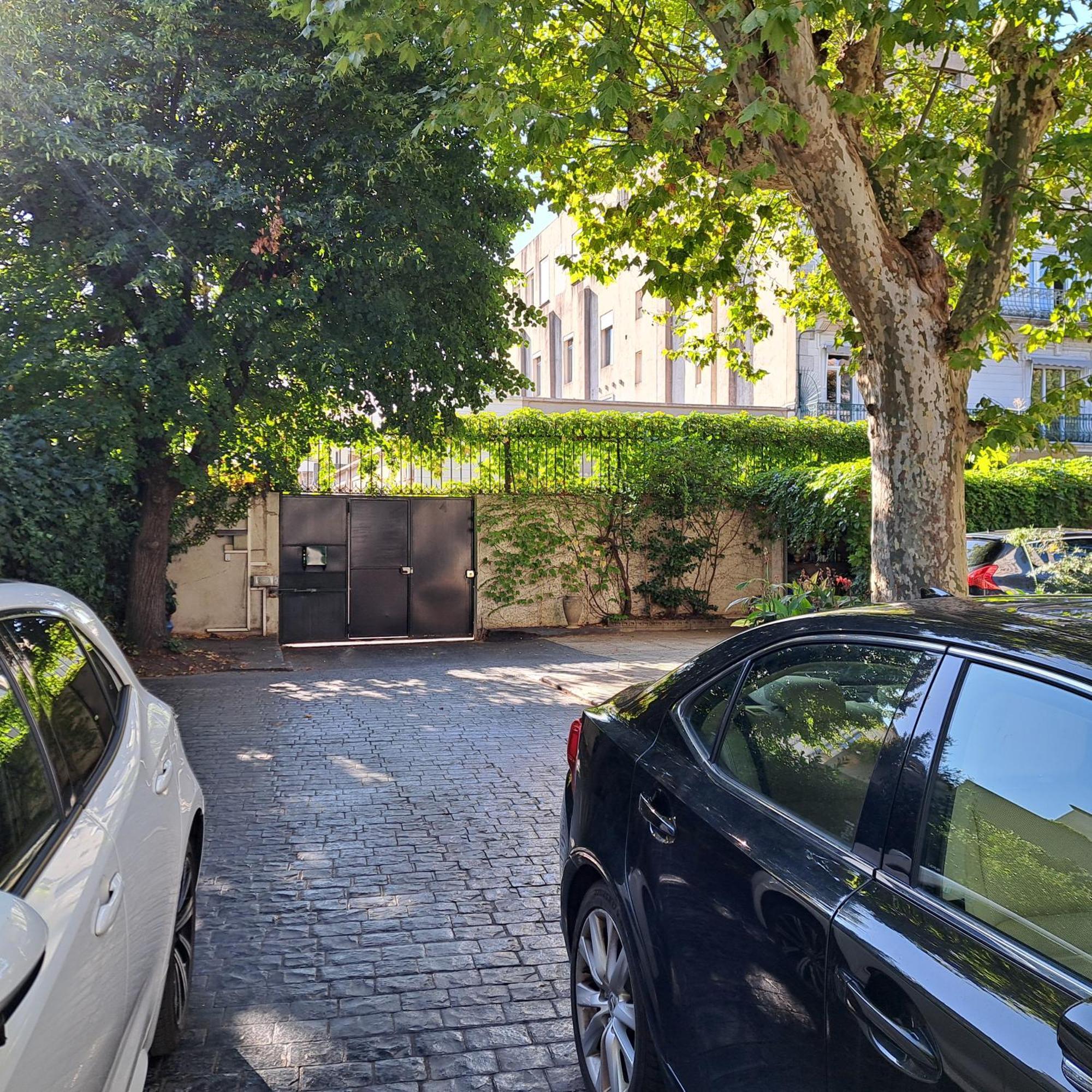 アレス Les Jardins De La Fontaine Bed & Breakfast エクステリア 写真